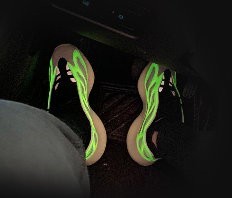 CUBICS V3 YEZY 700 Glow - Cream