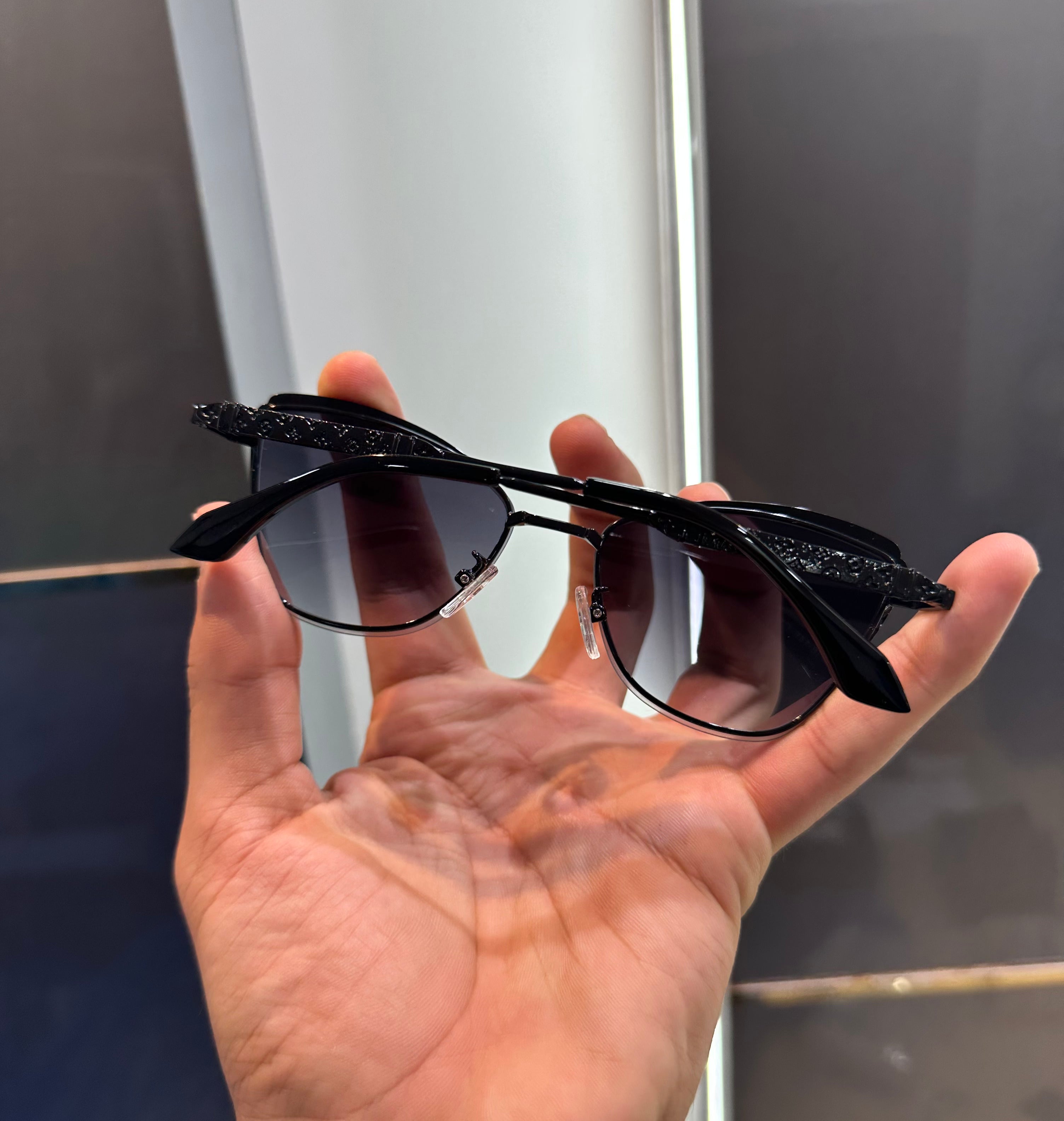 Loui s Vuitto n 3532 Ultimate Luxury Shade With Original Packaging