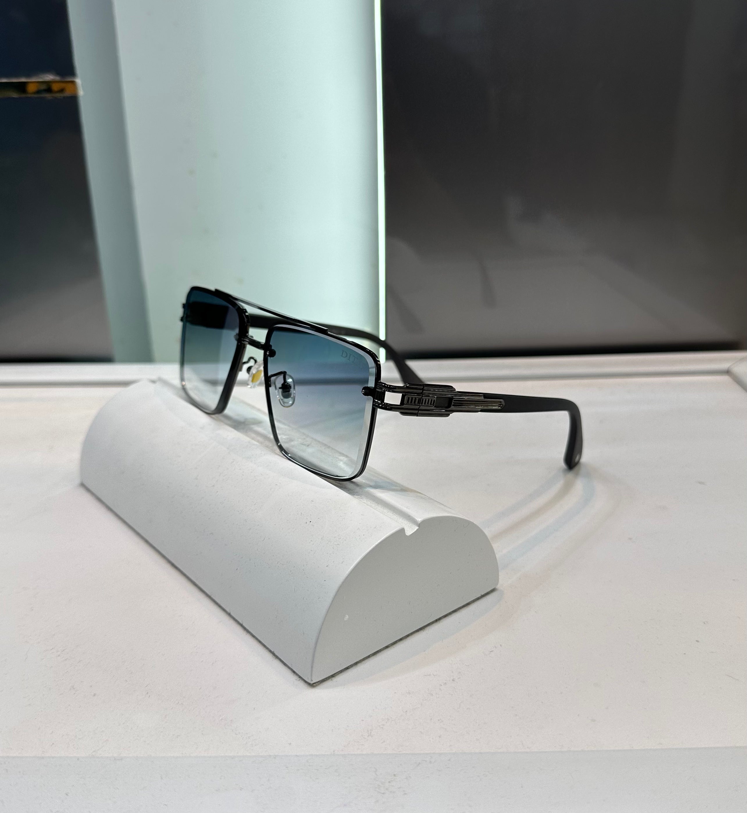 DIt a 5G65 Ultimate Luxury Shade With Original Packaging