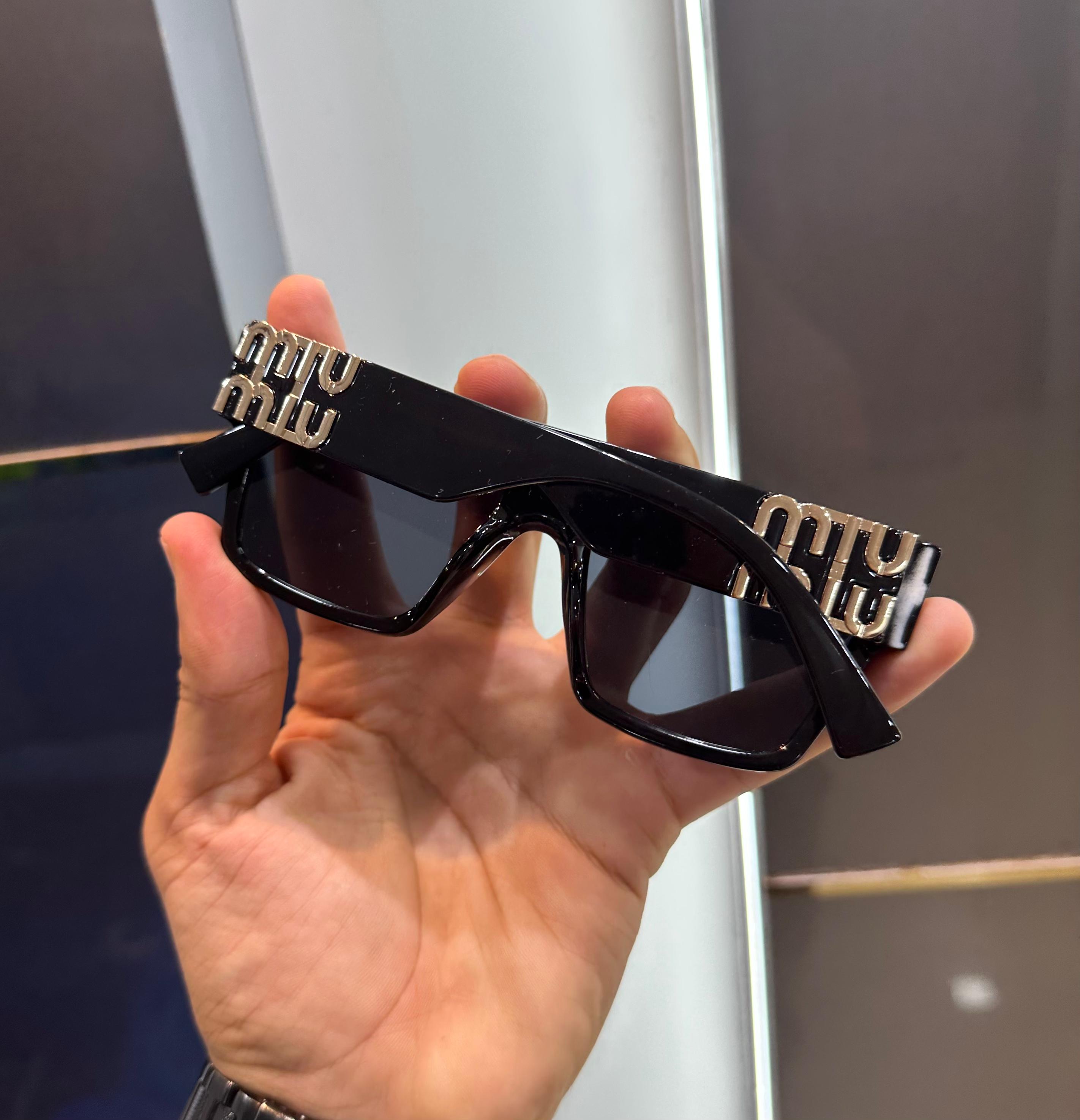 Mi u Mi u Black 090 Ultimate Luxury Shade With Original Packaging