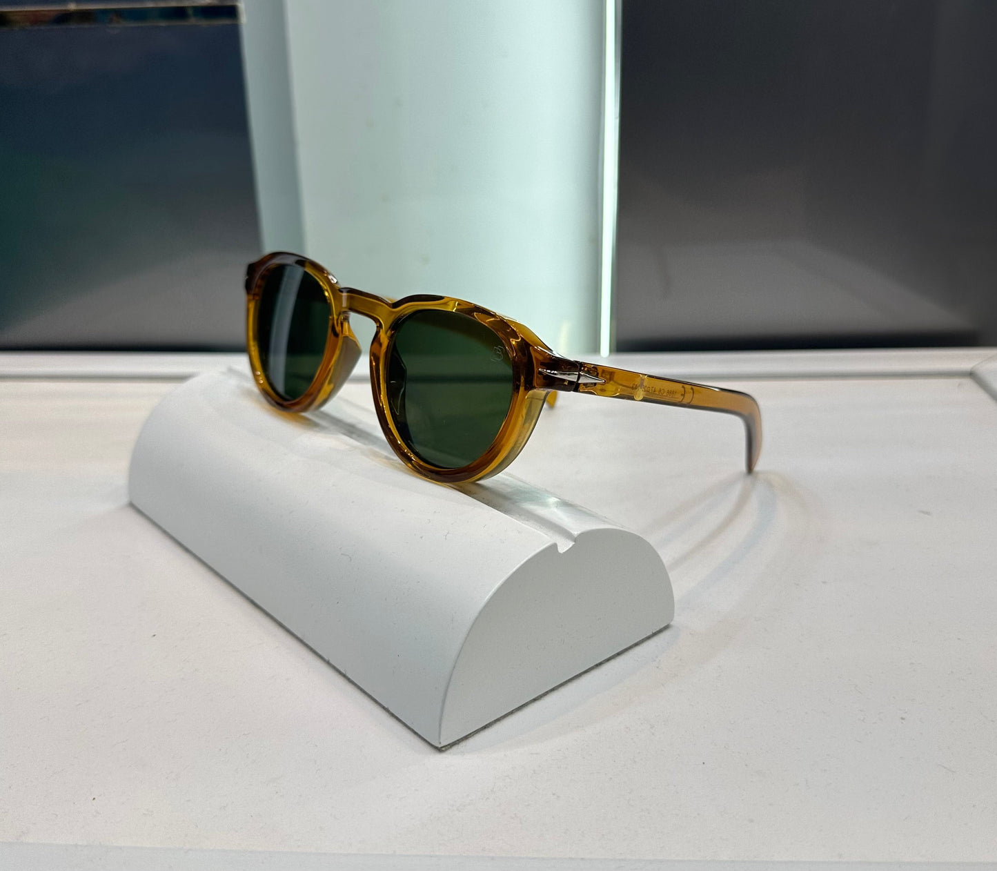Davi d Beckha m 1886 Ultimate Luxury Shade With Original Packaging