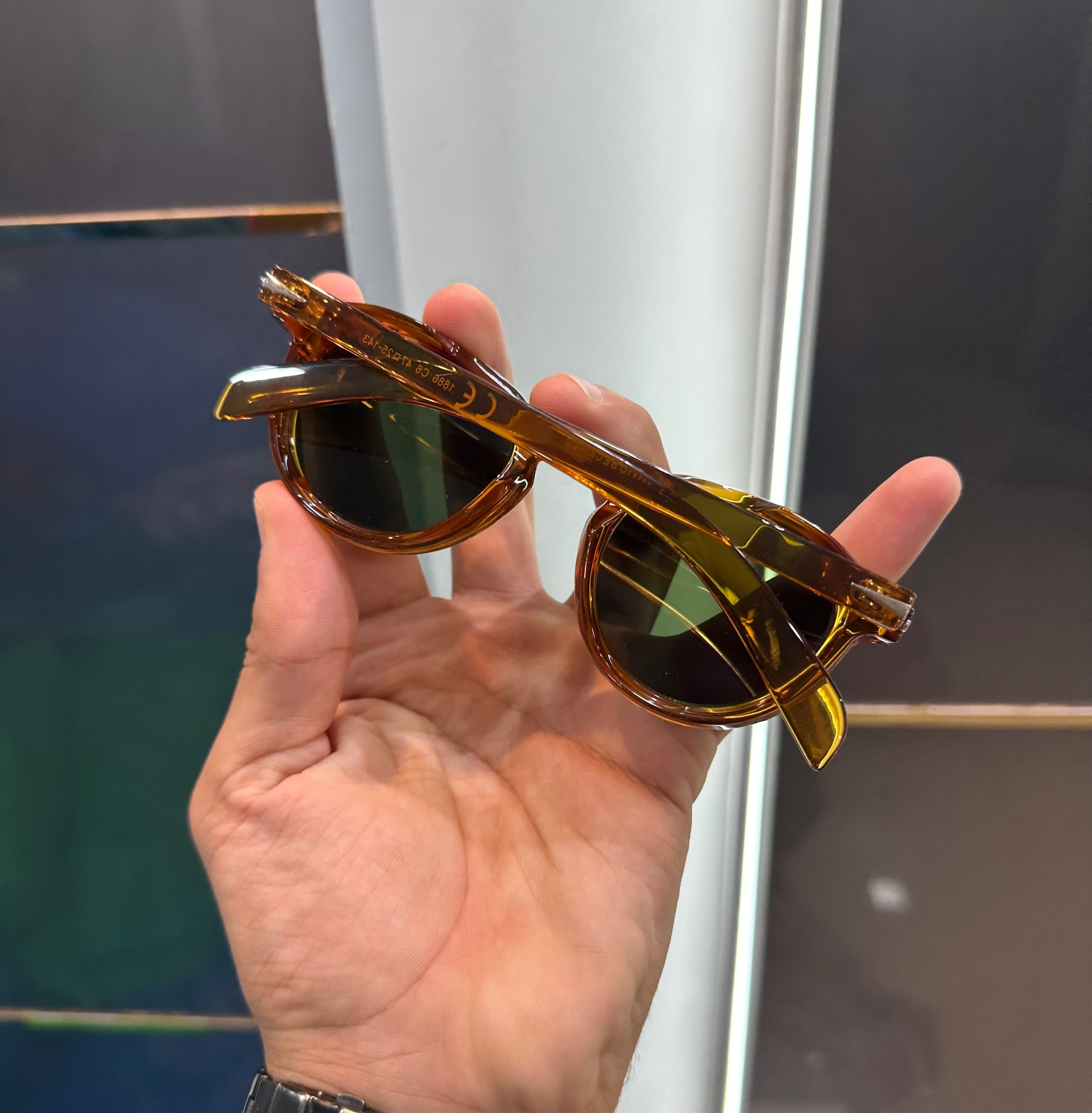 Davi d Beckha m 1886 Ultimate Luxury Shade With Original Packaging