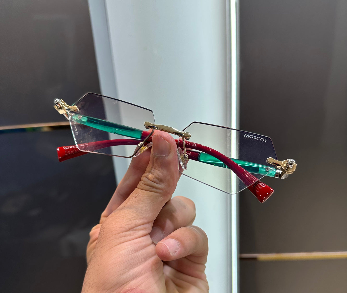 Mosco t 6242 Glass Ultimate Luxury Shade With Original Packaging