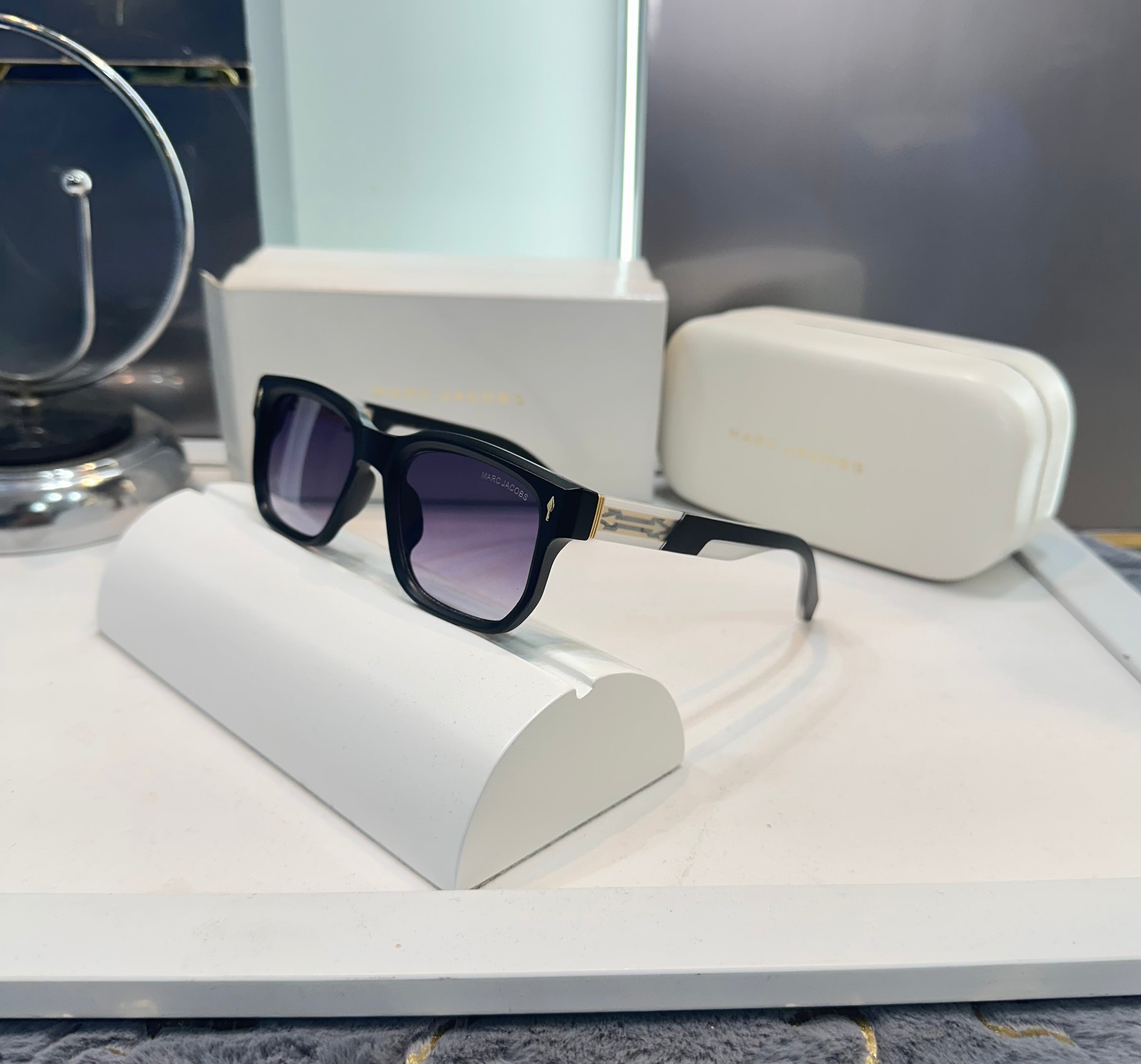 Mar c Jacob s Ultimate Luxury Shade With Original Packaging